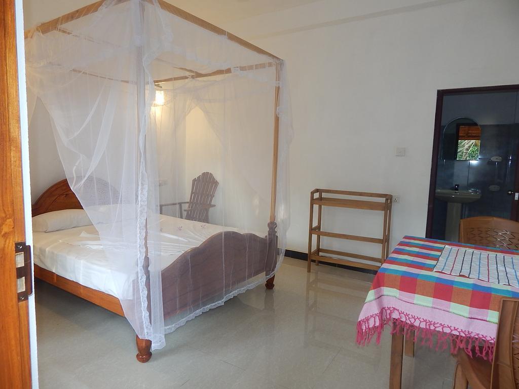Little Angels Bed & Breakfast Mirissa Bilik gambar