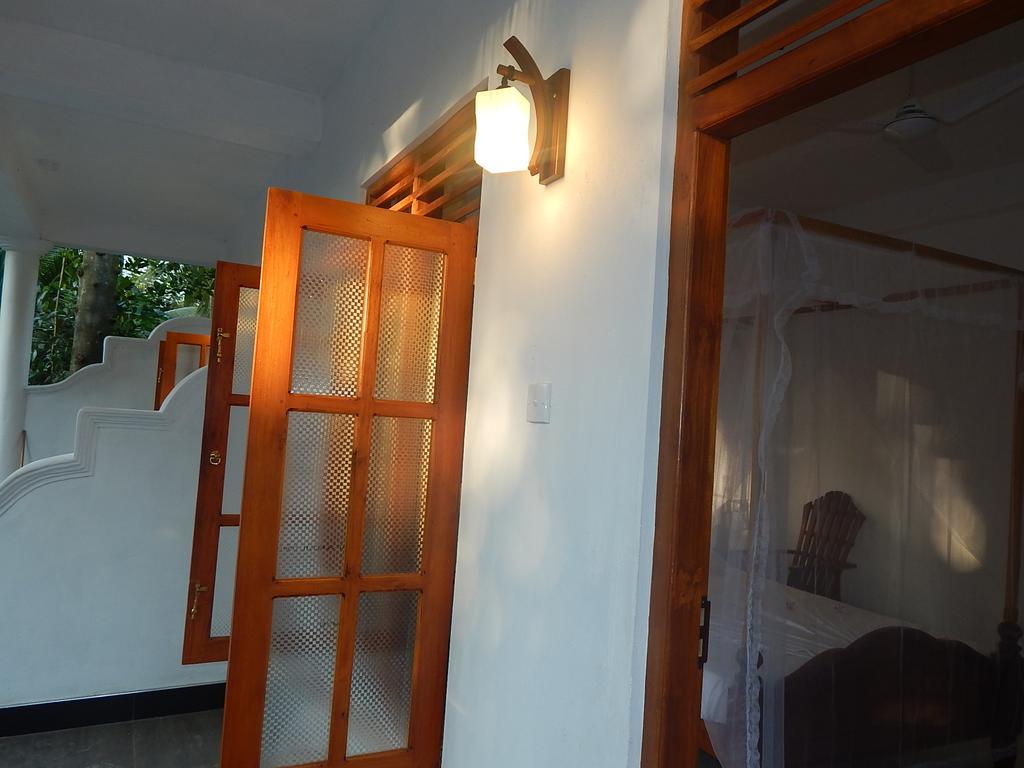 Little Angels Bed & Breakfast Mirissa Bilik gambar