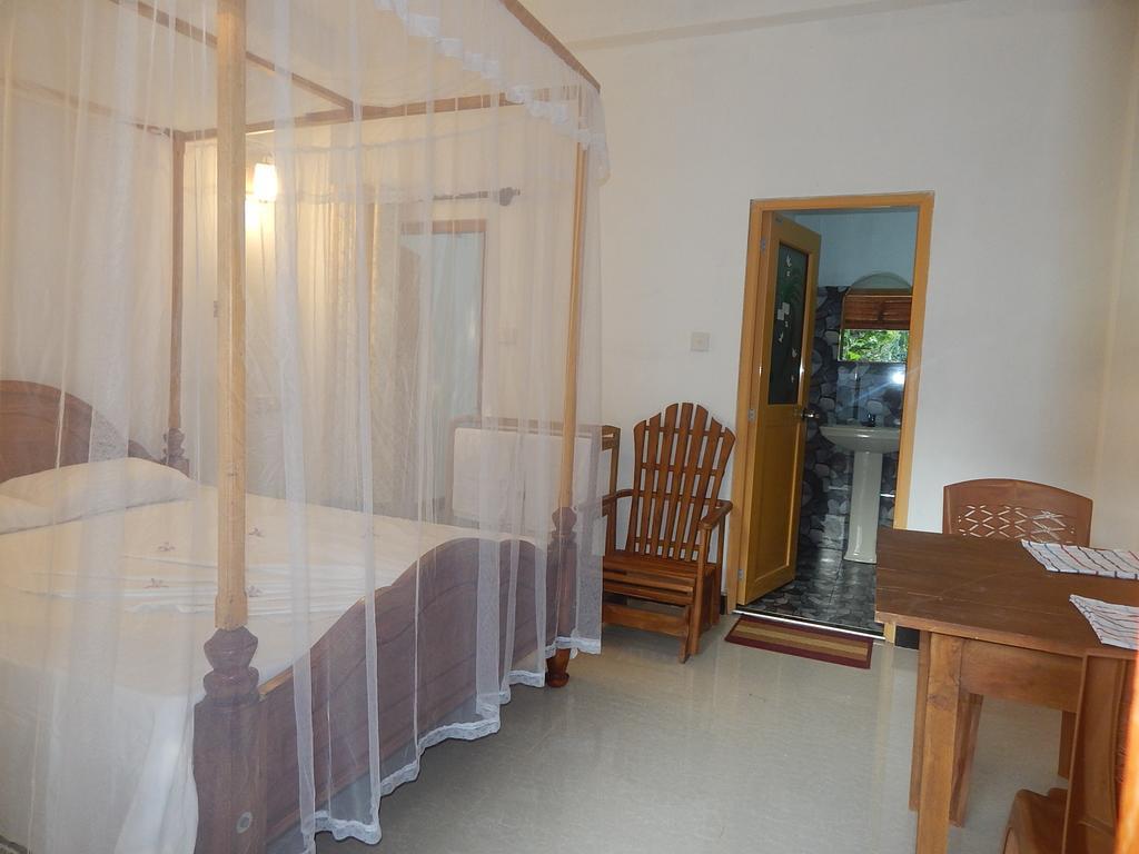 Little Angels Bed & Breakfast Mirissa Bilik gambar